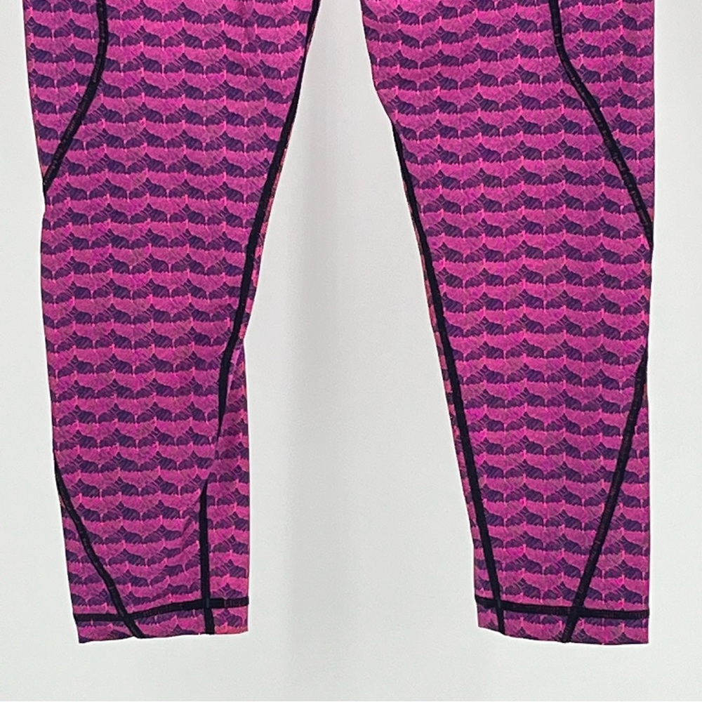VINEYARD VINES ETCHED WHALE TAIL PERFORMANCE LEGGINGS PINK BLUE MEDIUM - Picture 7 of 8